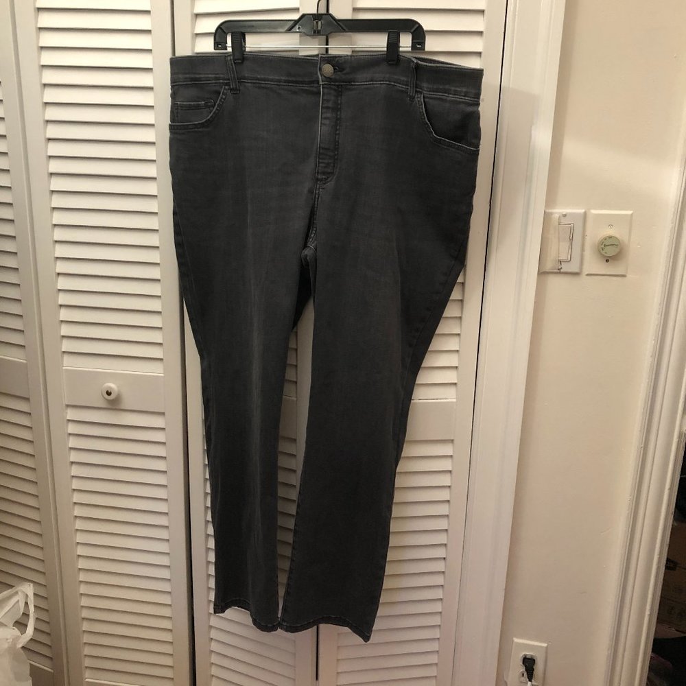 Lee Plus Regular fit Straight leg mid rise women jeans, 22W